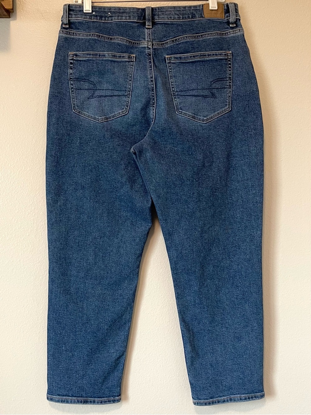 American Eagle Mom Jeans - High Rise Curvy & Medium Wash - 12 Short